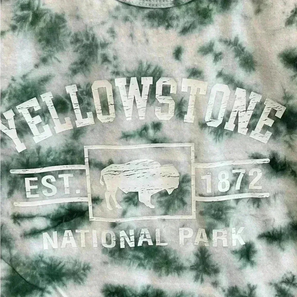 ✨NWT Yellowstone size small tie-dye racer back tank green white - Picture 3 of 7